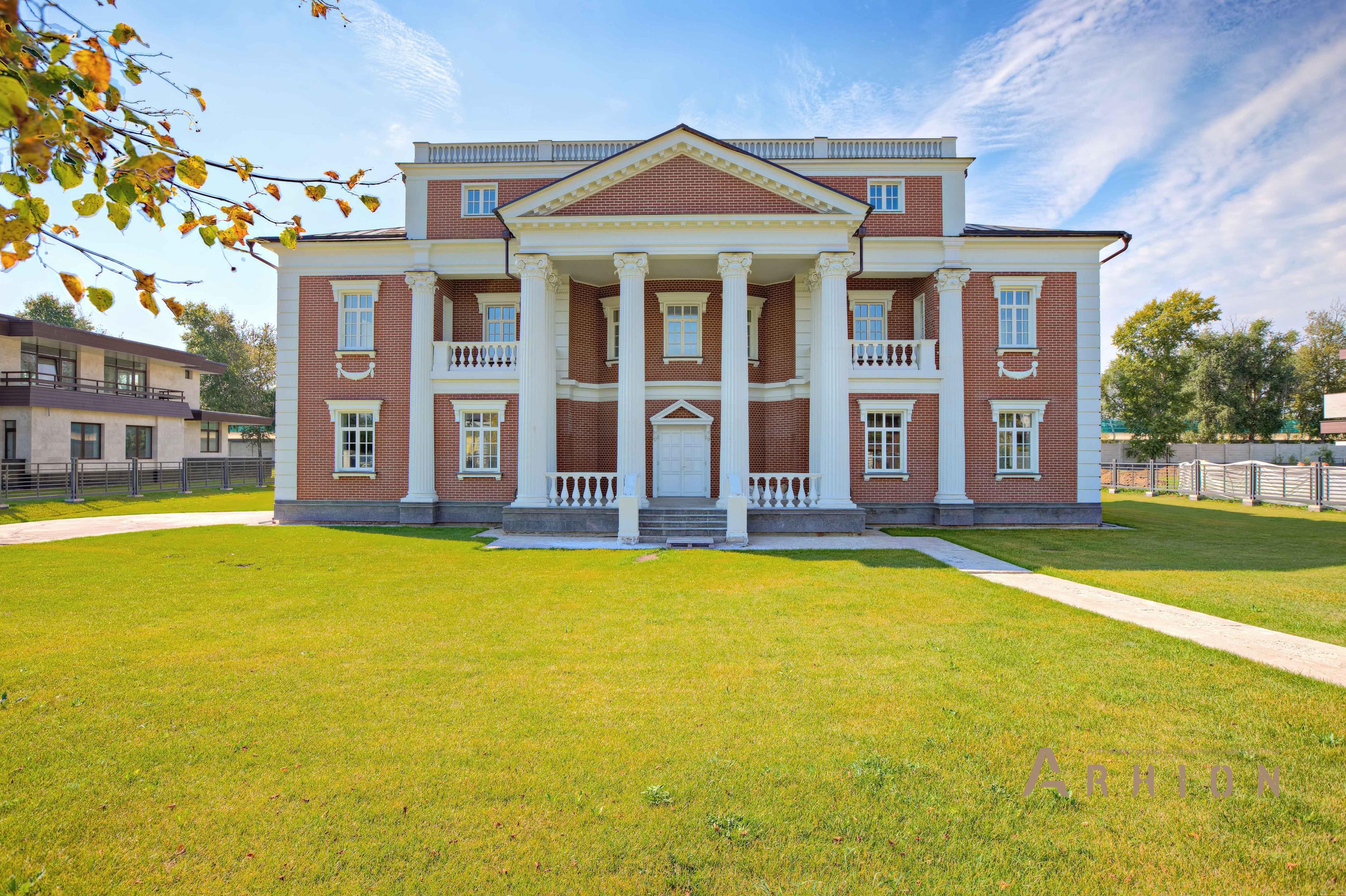 1. Проект двухэтажного дома в классическом стиле с четырехскатной, gk-03, площадью - 1200 кв c сауной, терассой, балконом, гаражом, бассейном, эркером, вторым светом