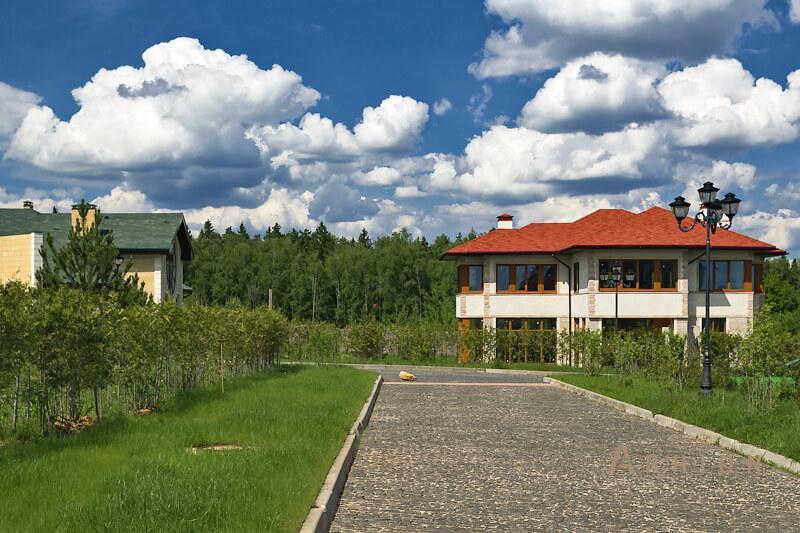 2. Проект двухэтажного дома в современном стиле с многоскатной кровлей, SOV-13, площадью - 409 кв c терассой, эркером